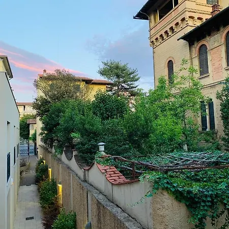 Celeste's House דירה